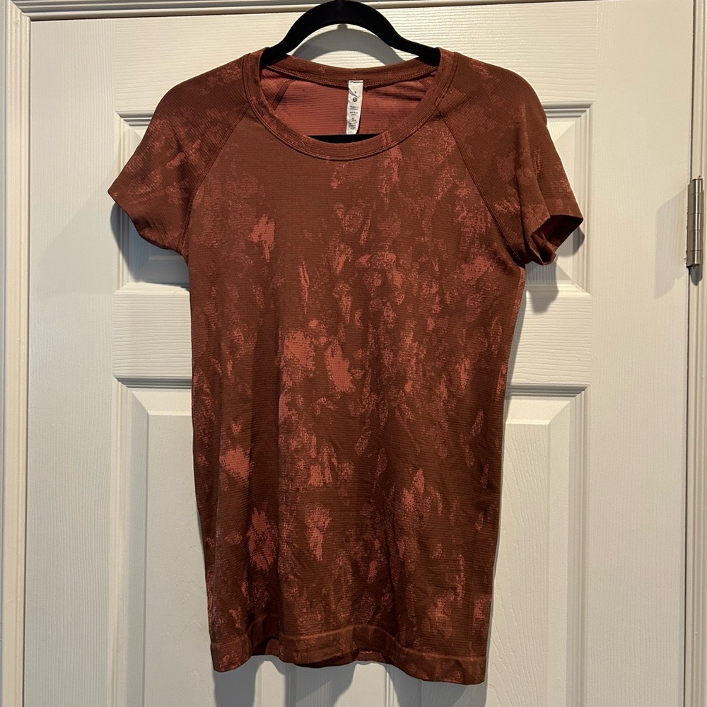 Lululemon Sort Sleeve Top, size 8, EUC, colors: brown and pink
